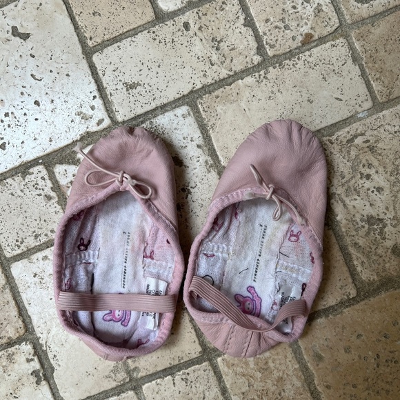 Pink Girls Ballet Flats - Picture 1 of 3